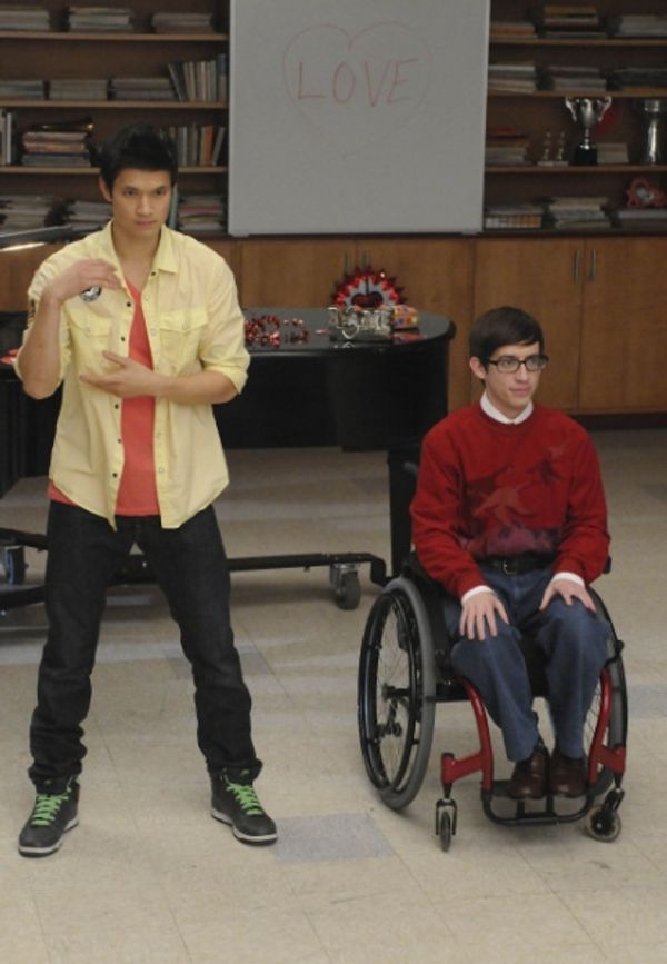 GLEE: Mike (Harry Shum Jr., L) and Artie (Kevin McHale, R) perform in the  Photo