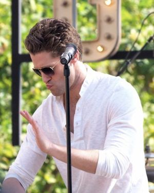 Matthew Morrison Photo