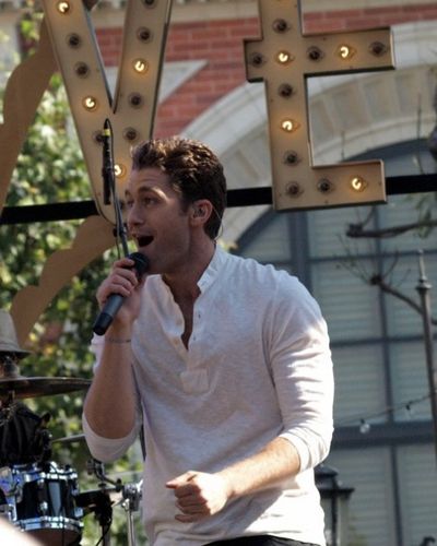 Matthew Morrison Photo
