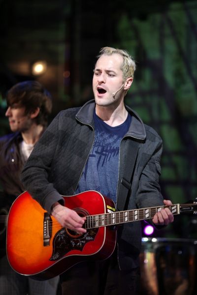  Declan Bennett & the Broadway Cast Of AMERICAN IDIOT Photo