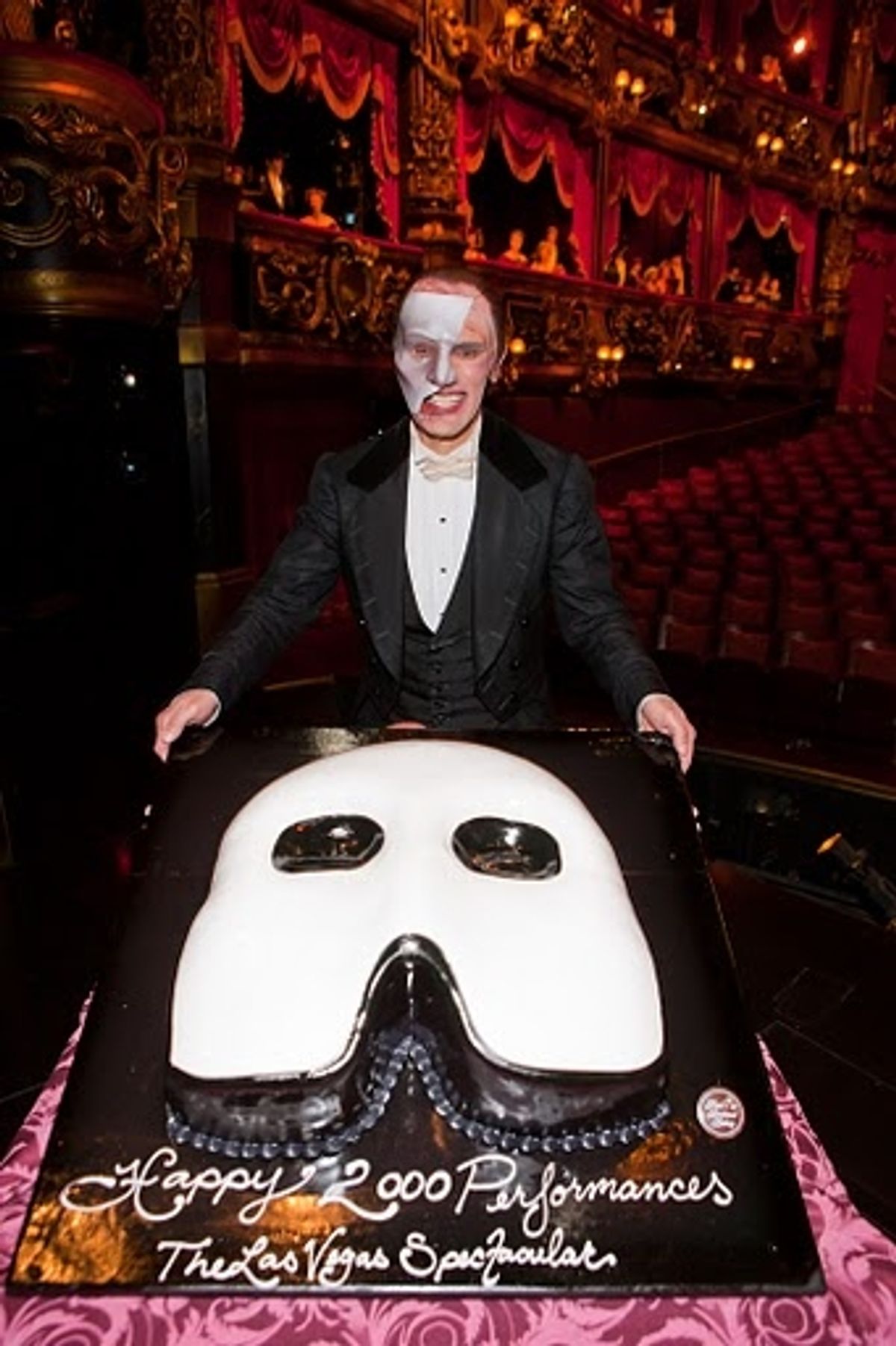 Anthony Crivello and the cast of PHANTOM celebrate 2,000 performances in Las Vegas at 