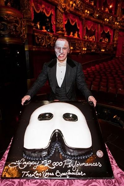 Anthony Crivello and the cast of PHANTOM celebrate 2,000 performances in Las Vegas Photo