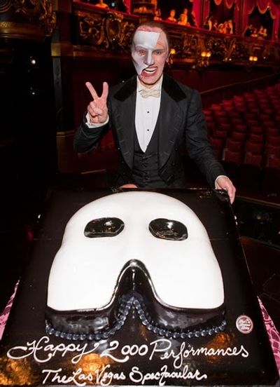 Anthony Crivello and the cast of PHANTOM celebrate 2,000 performances in Las Vegas Photo