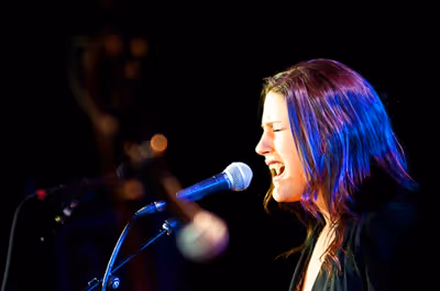 Carrie Manolakos Photo
