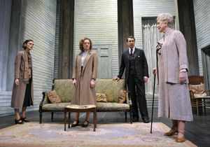 Keira Knightley as Karen Wright, Elisabeth Moss as Martha Dobie, Tobias Menzies as Dr Photo