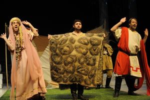 (L-R) Chad Callaghan (Flute/Thisbe), Tom Coiner (Snout/Wall) and Lawrence Hecht (Bott Photo