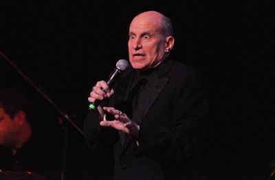 Stephen Mo Hanan Photo