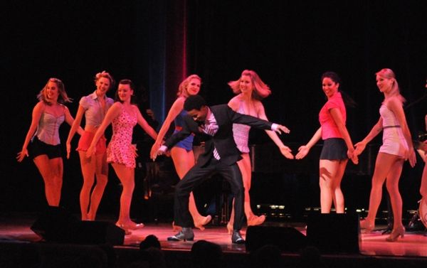 Kendrick Jones and The Siegfeld Follies Girls-Elizabeth Clinard, Jaime Lyn Frola, Ang Photo