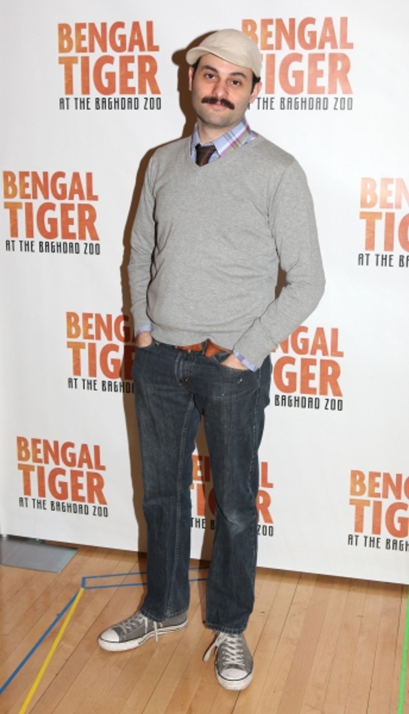 Photo Coverage: Robin Williams & BENGAL TIGER AT THE BAGHDAD ZOO Meet the Press!  Image