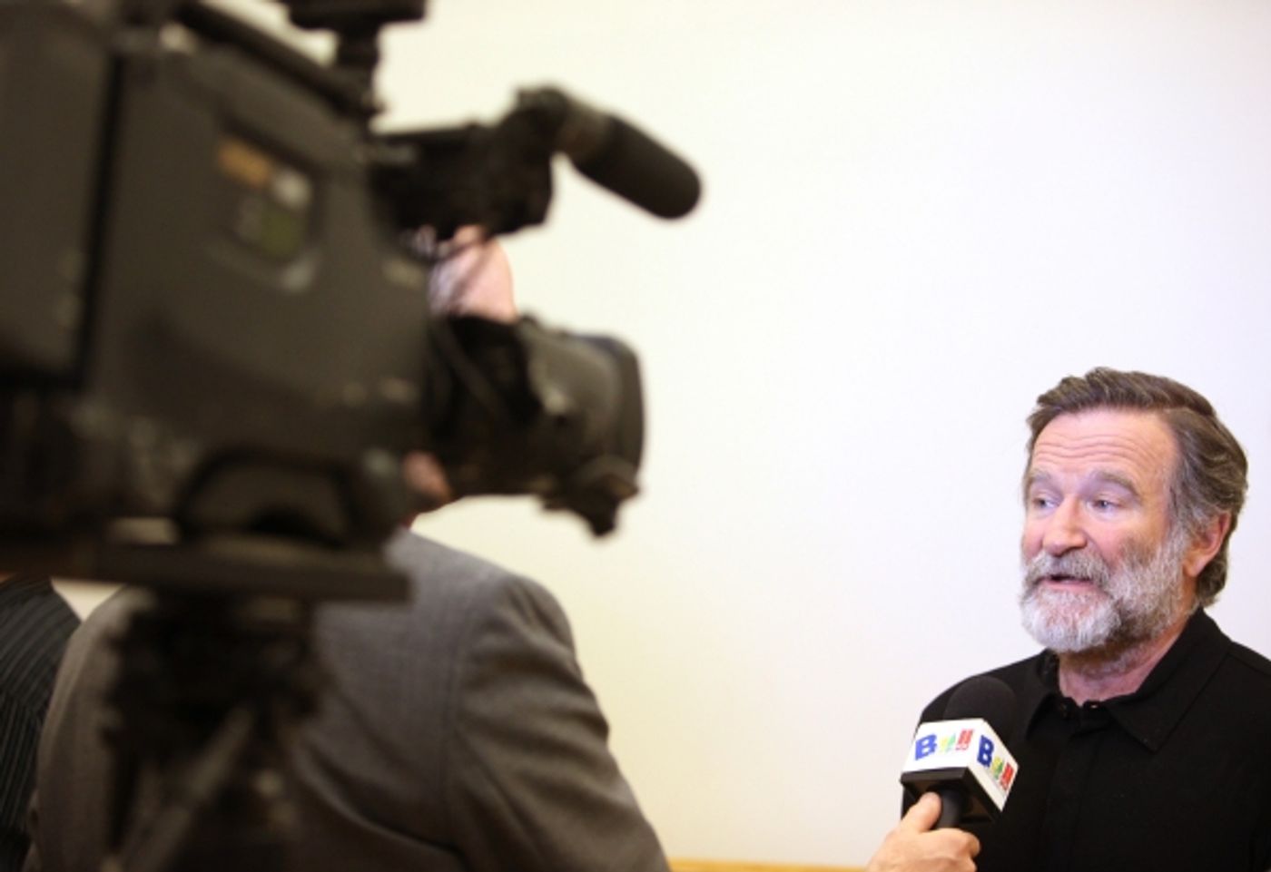 Photo Coverage: Robin Williams & BENGAL TIGER AT THE BAGHDAD ZOO Meet the Press!  Image