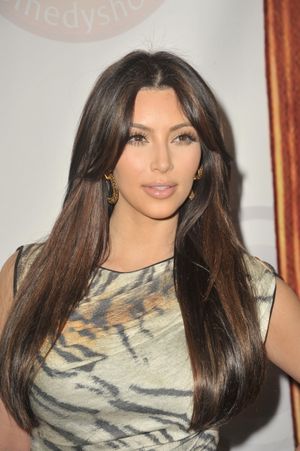 Kim Kardashian
@ BroadwayWorld Kim Kardashian
Photo