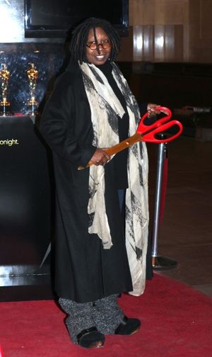 Meet The Oscars New York-Ribbon Cutting with Whoopi Goldberg at Vanderbilt Hall in Grand Central Terminal, New York City. @ BroadwayWorld Meet The Oscars New York-Ribbon Cutting with Whoopi Goldberg at Vanderbilt Hall in Gr Photo
