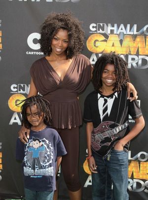 Vanessa Williams, Family in attendance; The Cartoon Network "Hall of Game Awards" held at Barker Hanger in Santa Monica, California on February 21th, 2011 @ BroadwayWorld Vanessa Williams, Family in attendance; The Cartoon Network "Hall of Game Awards" hel Photo
