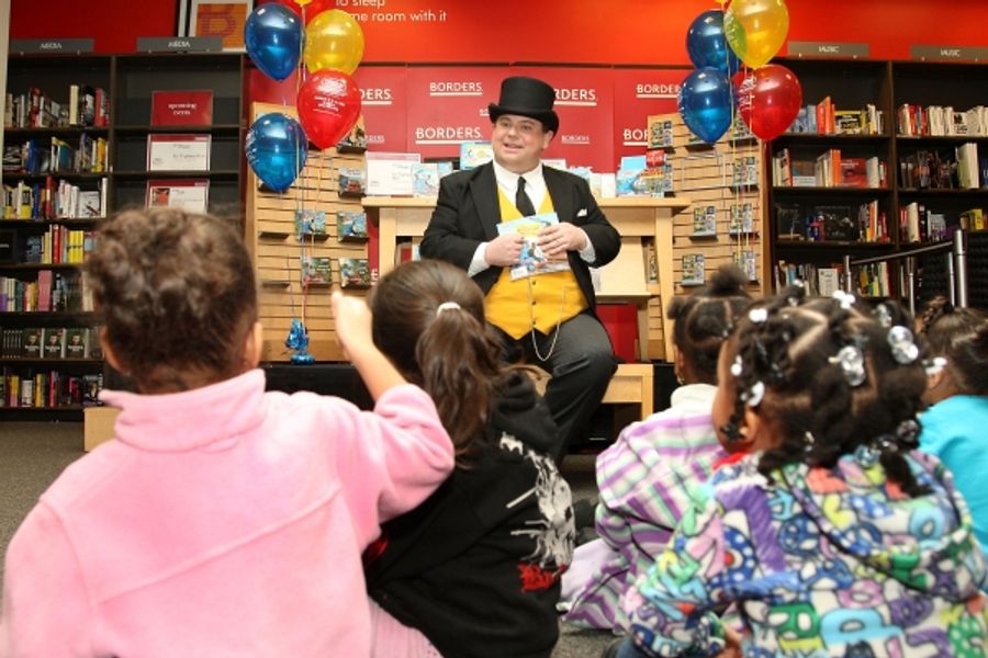 Photo Flash: Sir Topham Hatt Reads at MSG Borders Image