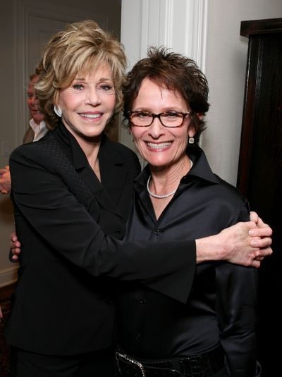 MALIBU, CA - FEBRUARY 28: Cast member Jane Fonda (L) and host Eva Stern (R) pose duri Photo
