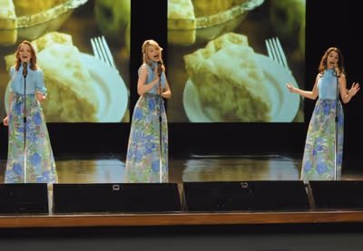 Emma (Jayma Mays, L), Quinn (Dianna Agron, C) and Rachel (Lea Michele, R) perform Photo