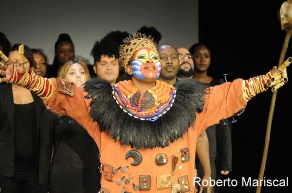 Brown Lindiwe Mkhize y el Coro Gospel Factory Photo