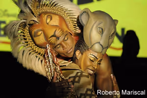 Andile Gumbi y Jessica Mears @ BroadwayWorld Andile Gumbi y Jessica Mears Photo