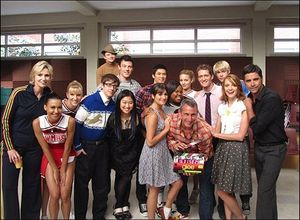 John Stamos and Cast of GLEE Photo