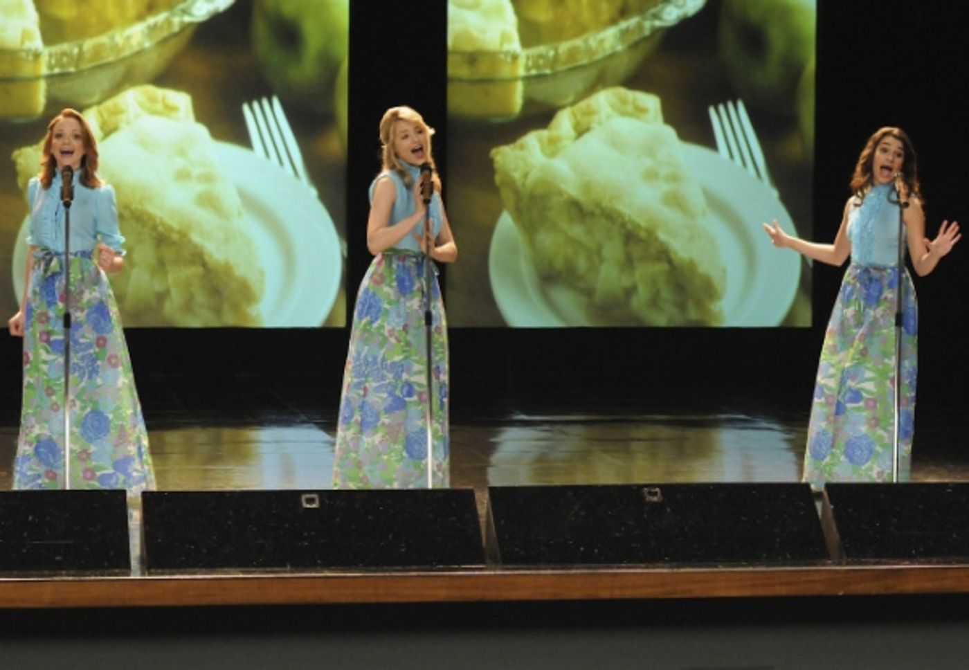 Photos and Audio: Tonight on GLEE- Joan Jett, Fleetwood Mac and More!  Image