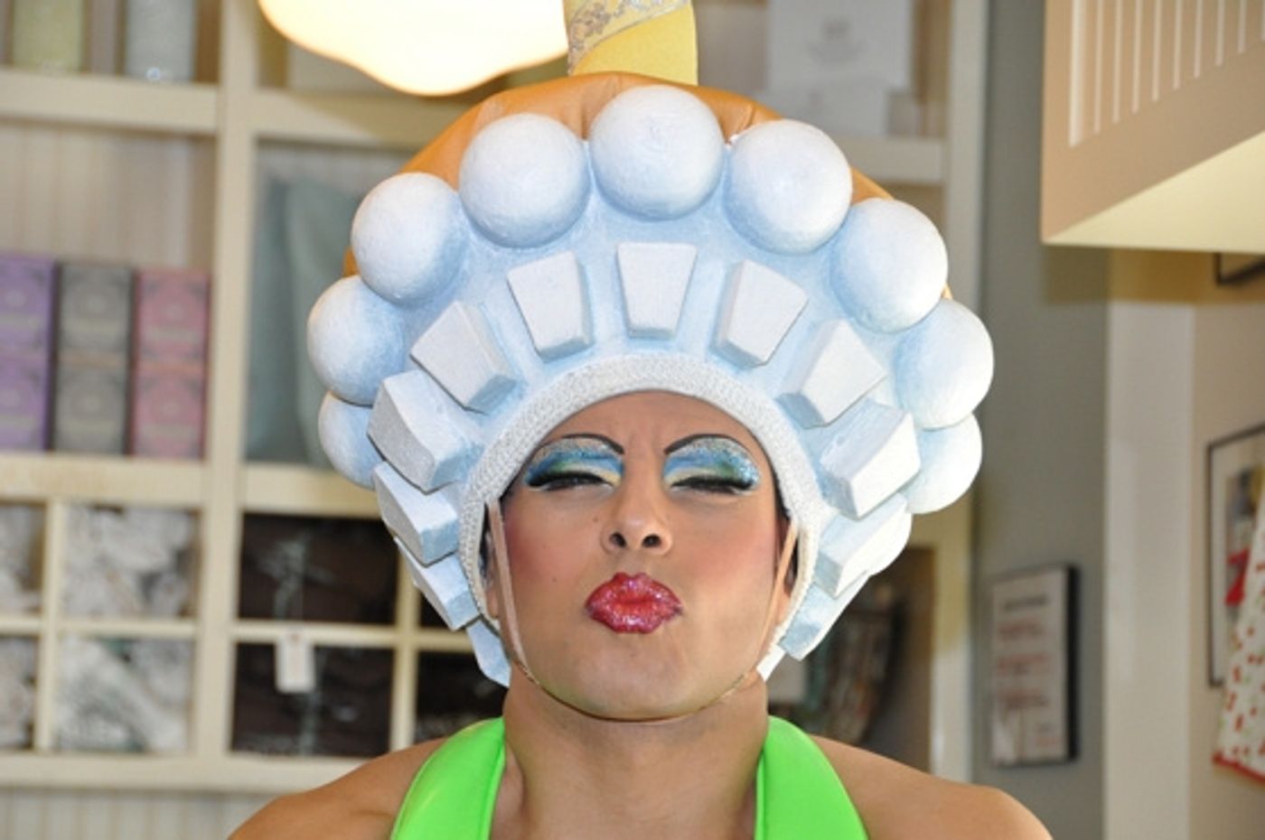 Photo Coverage: Magnolia Bakery Unveils 'The Priscilla Cupcake'!  Image