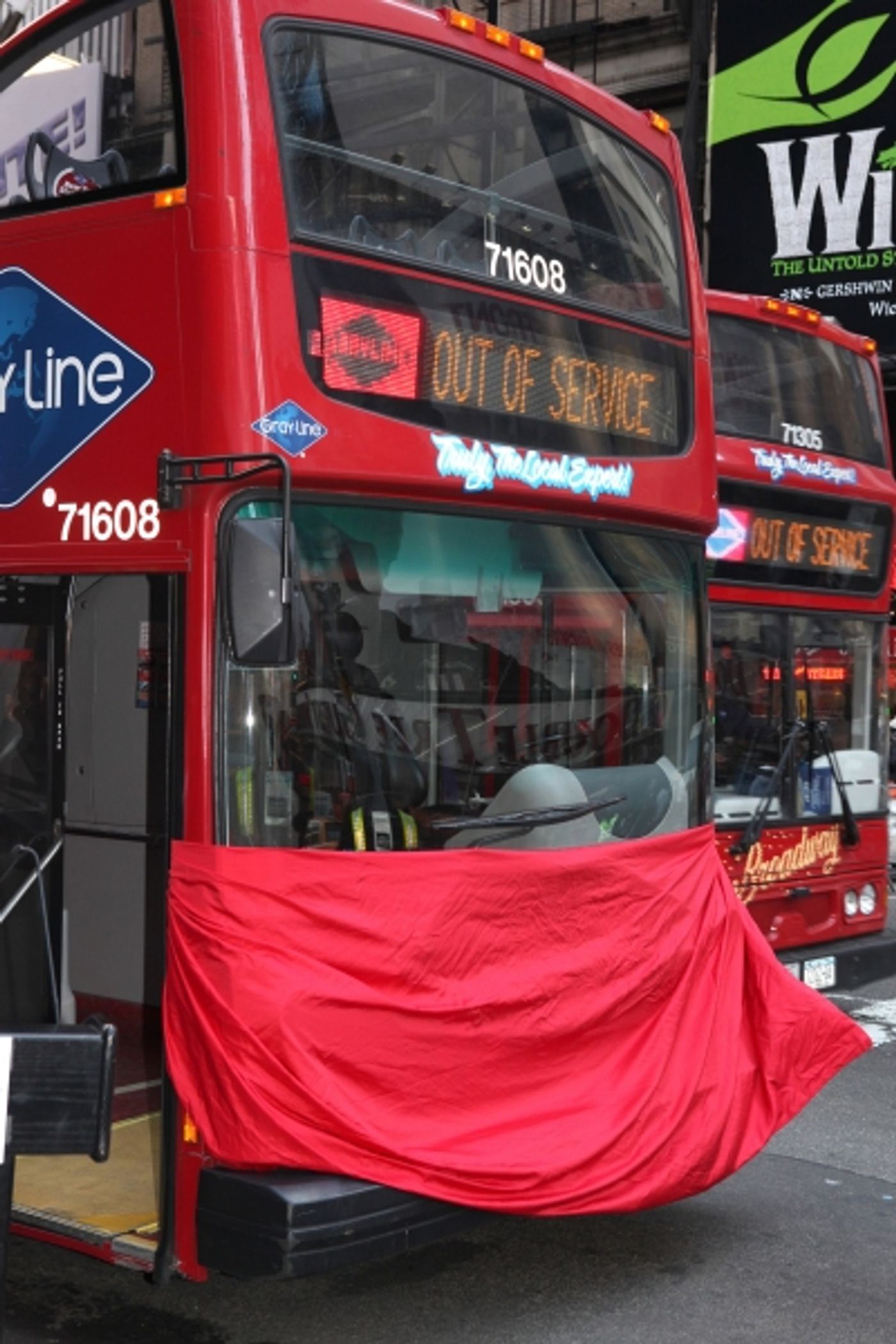 Photo Coverage: Gray Line's 'Ride Of Fame' Campaign Honors Liza Minnelli  Image