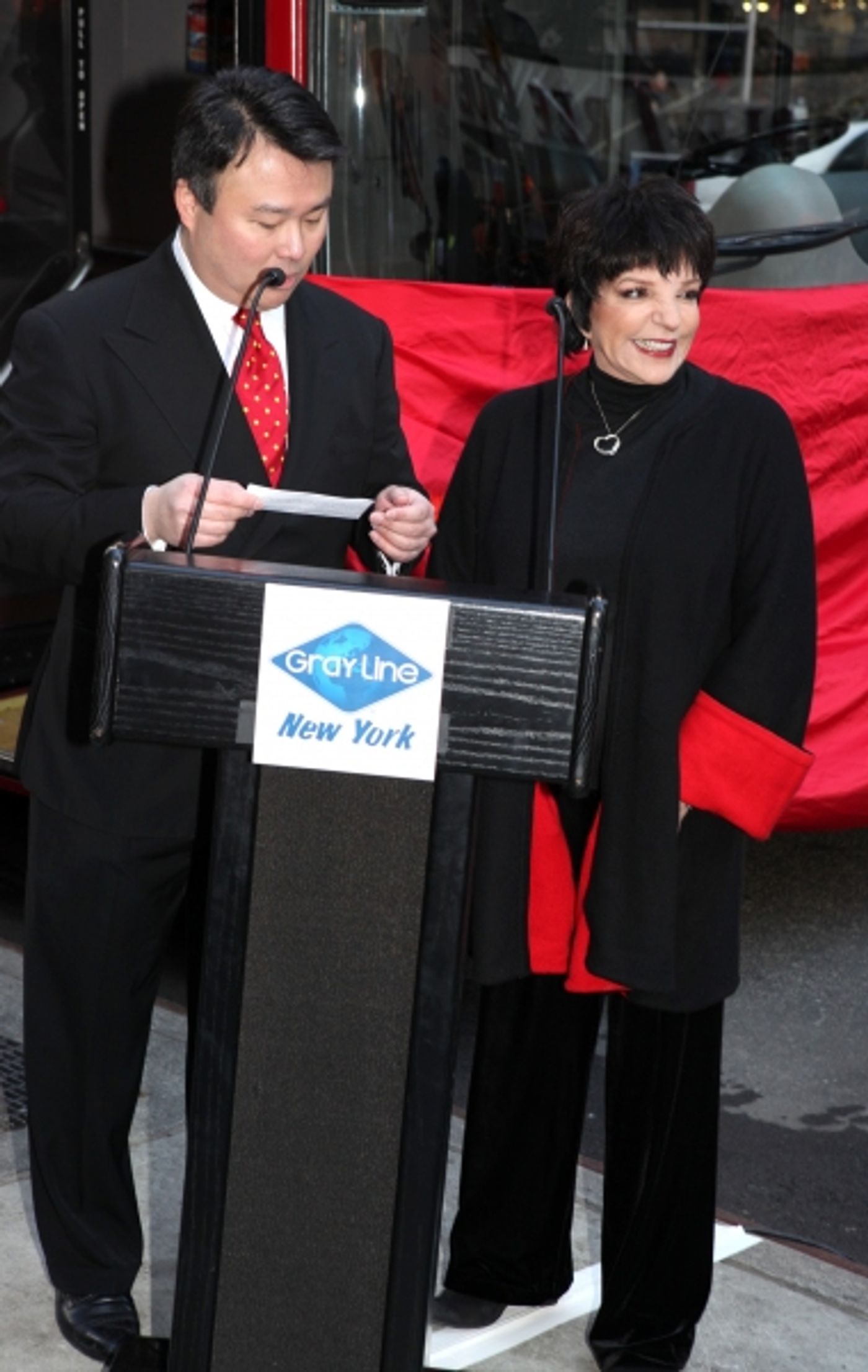 Photo Coverage: Gray Line's 'Ride Of Fame' Campaign Honors Liza Minnelli  Image
