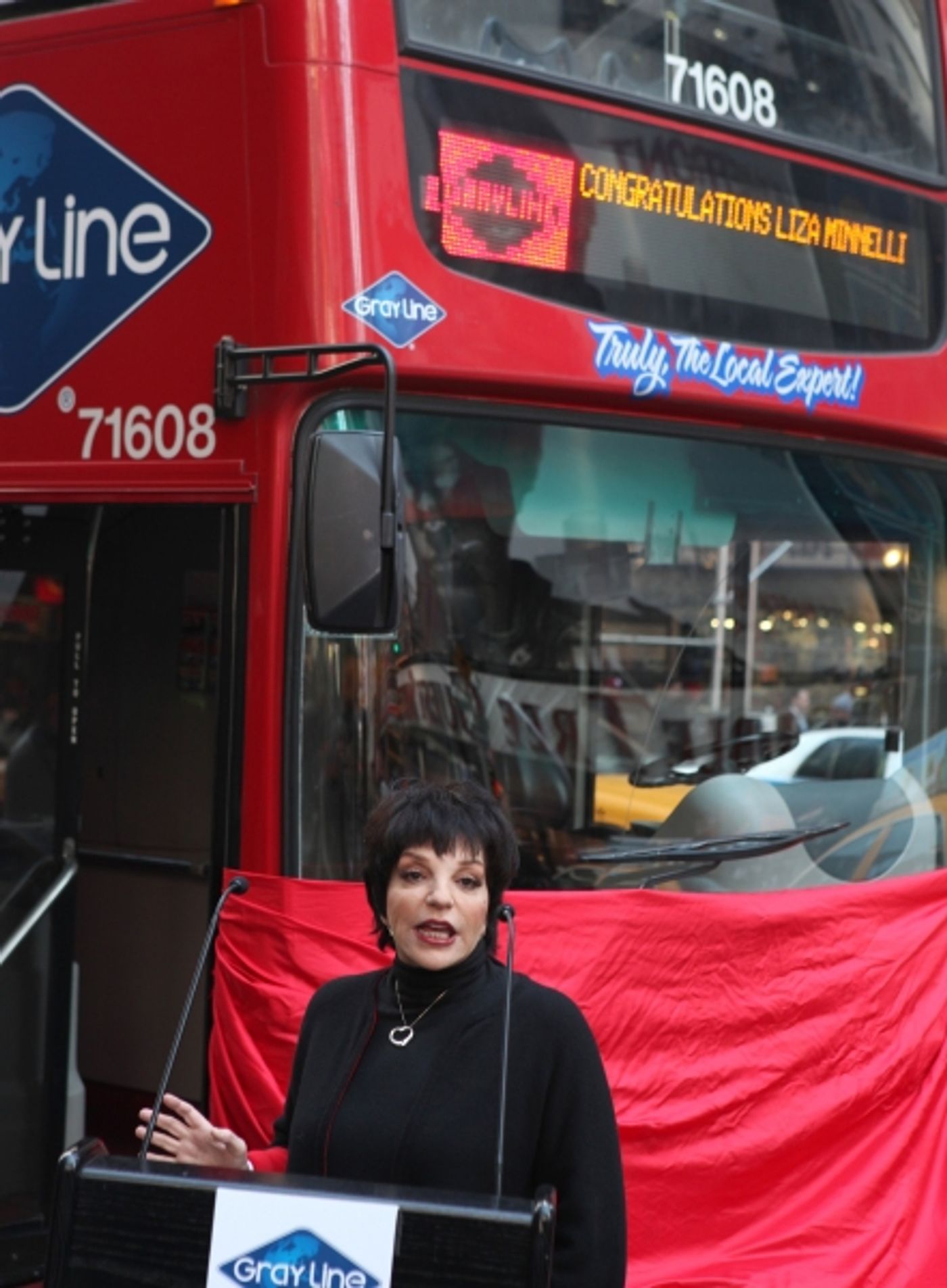 Photo Coverage: Gray Line's 'Ride Of Fame' Campaign Honors Liza Minnelli  Image