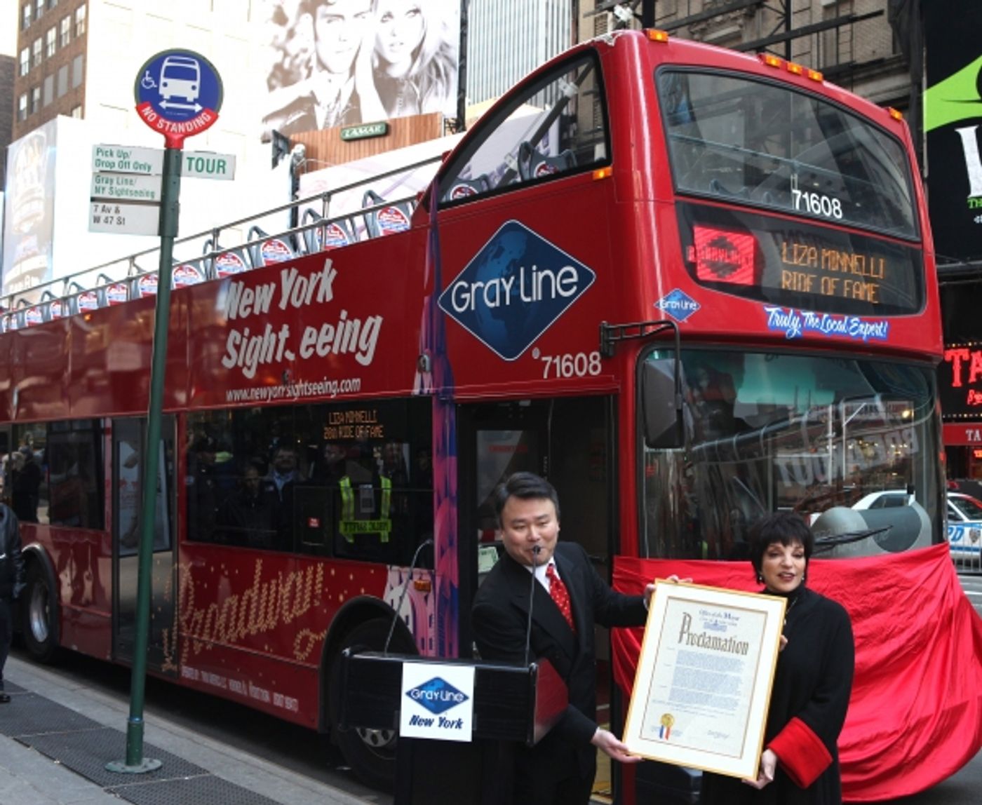 Photo Coverage: Gray Line's 'Ride Of Fame' Campaign Honors Liza Minnelli  Image