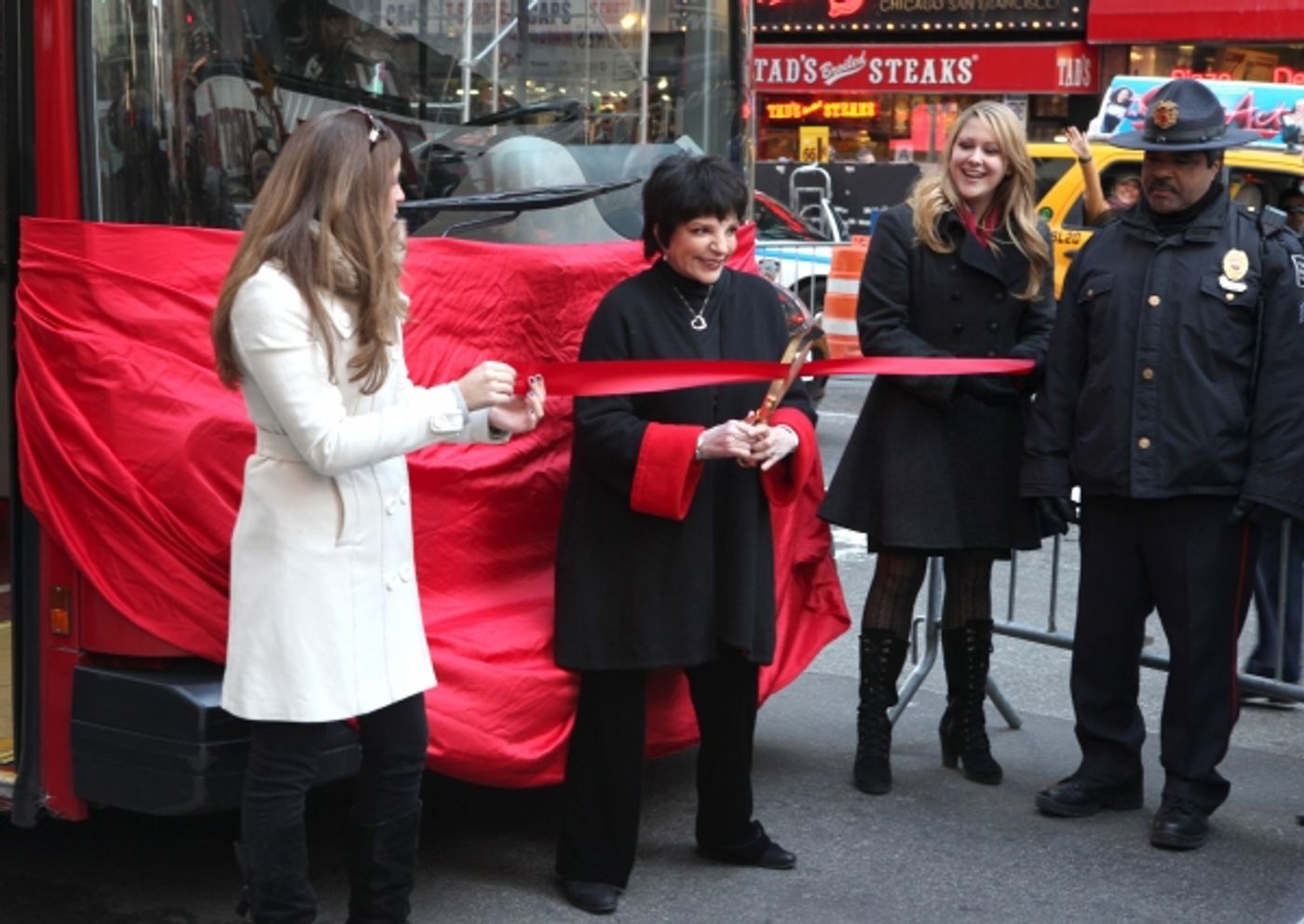 Photo Coverage: Gray Line's 'Ride Of Fame' Campaign Honors Liza Minnelli  Image