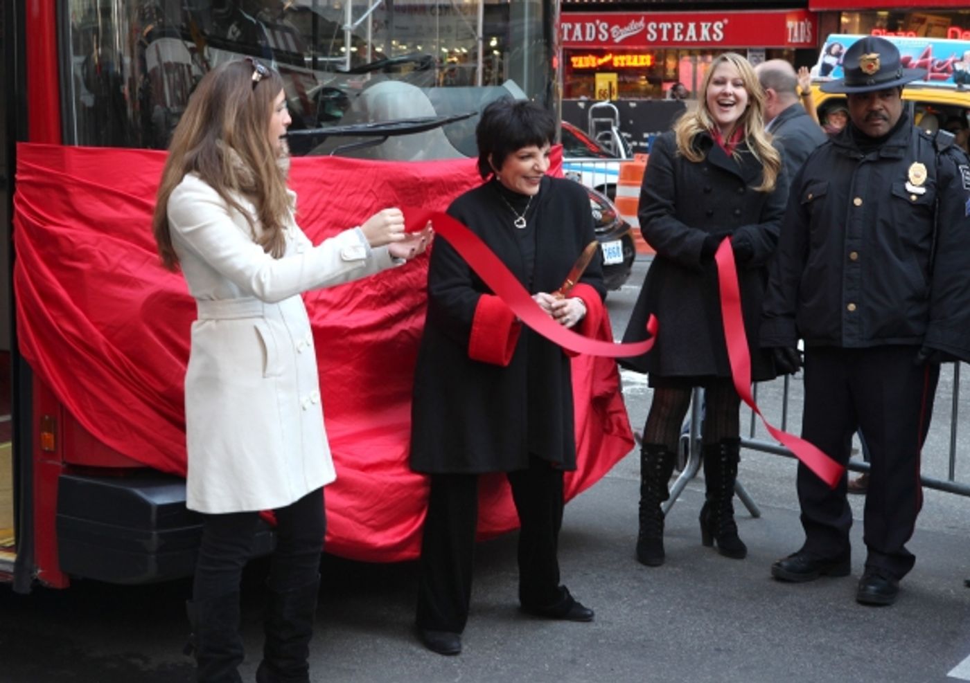 Photo Coverage: Gray Line's 'Ride Of Fame' Campaign Honors Liza Minnelli  Image