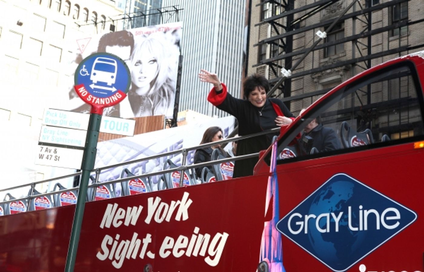 Photo Coverage: Gray Line's 'Ride Of Fame' Campaign Honors Liza Minnelli  Image