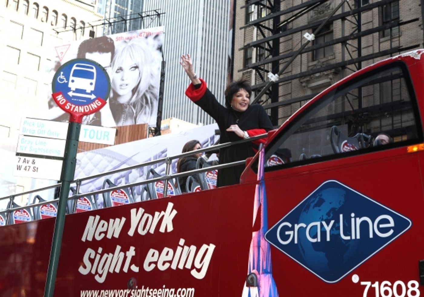 Photo Coverage: Gray Line's 'Ride Of Fame' Campaign Honors Liza Minnelli  Image