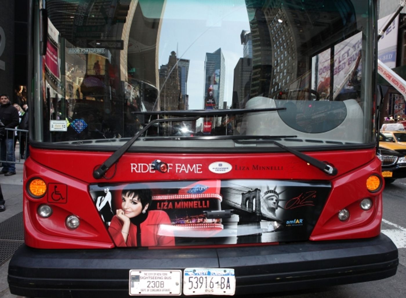 Photo Coverage: Gray Line's 'Ride Of Fame' Campaign Honors Liza Minnelli  Image