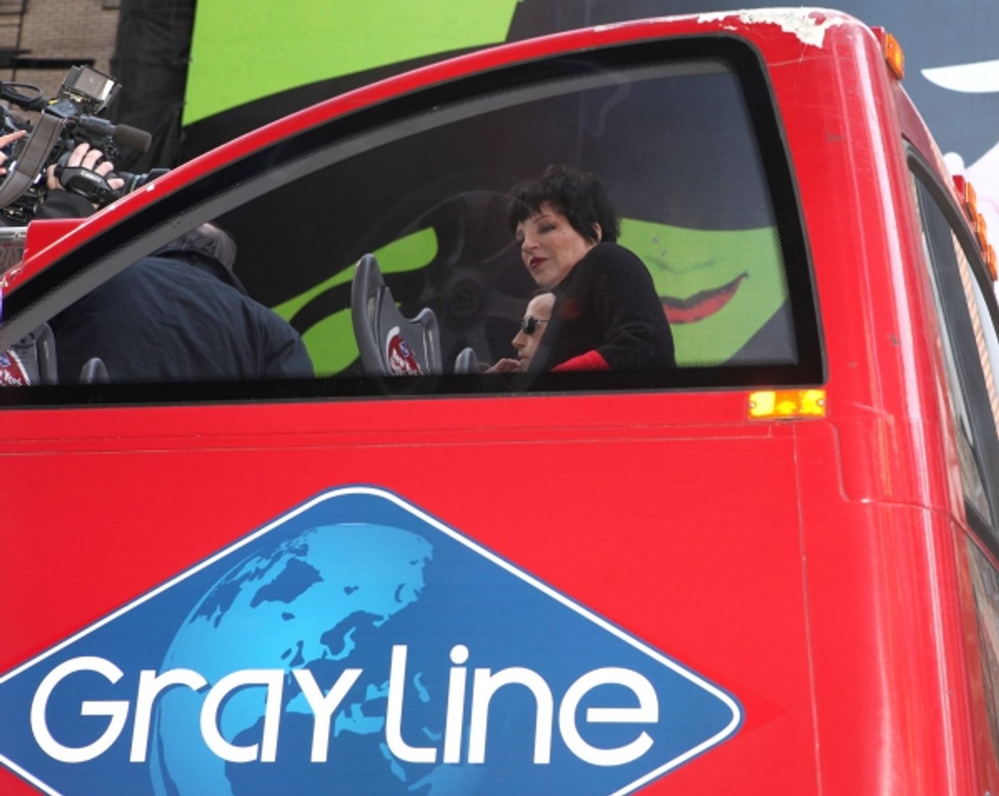 Photo Coverage: Gray Line's 'Ride Of Fame' Campaign Honors Liza Minnelli  Image