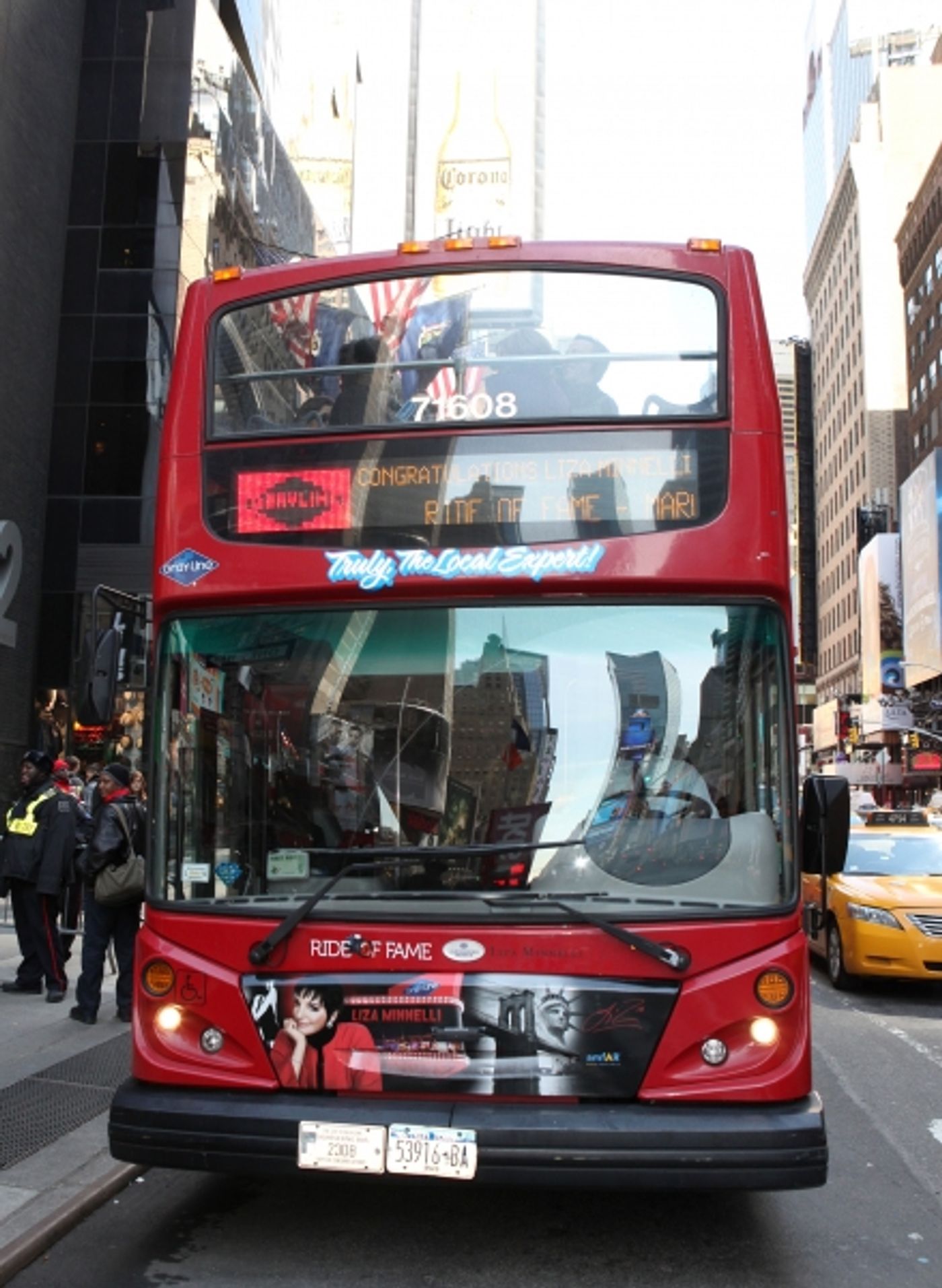Photo Coverage: Gray Line's 'Ride Of Fame' Campaign Honors Liza Minnelli  Image