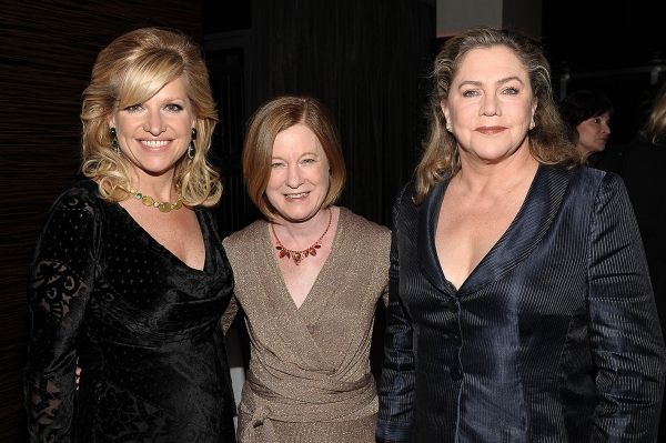 Mindy Grossman, Julie Crosby, Kathleen Turner  Photo