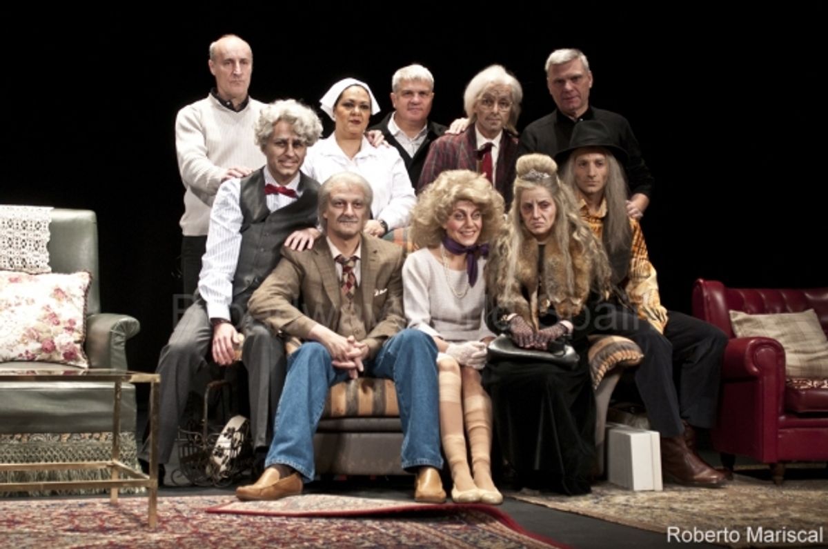 Tricicle junto a los protagonistas del musical at 