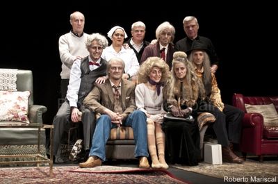 Tricicle junto a los protagonistas del musical Photo