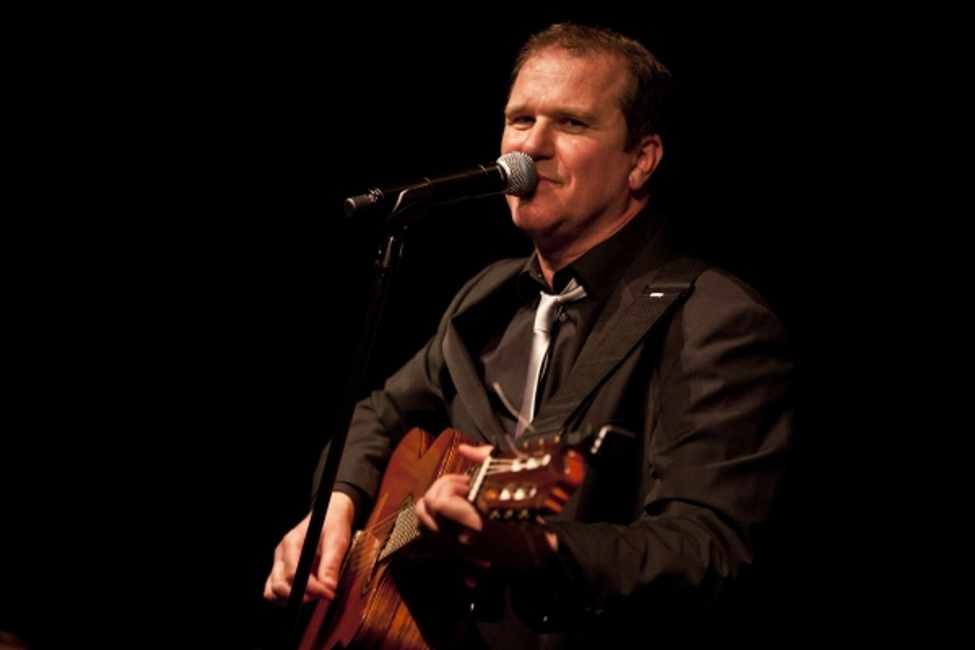 Photo Coverage: Douglas Hodge Opens at The Carlyle  Image
