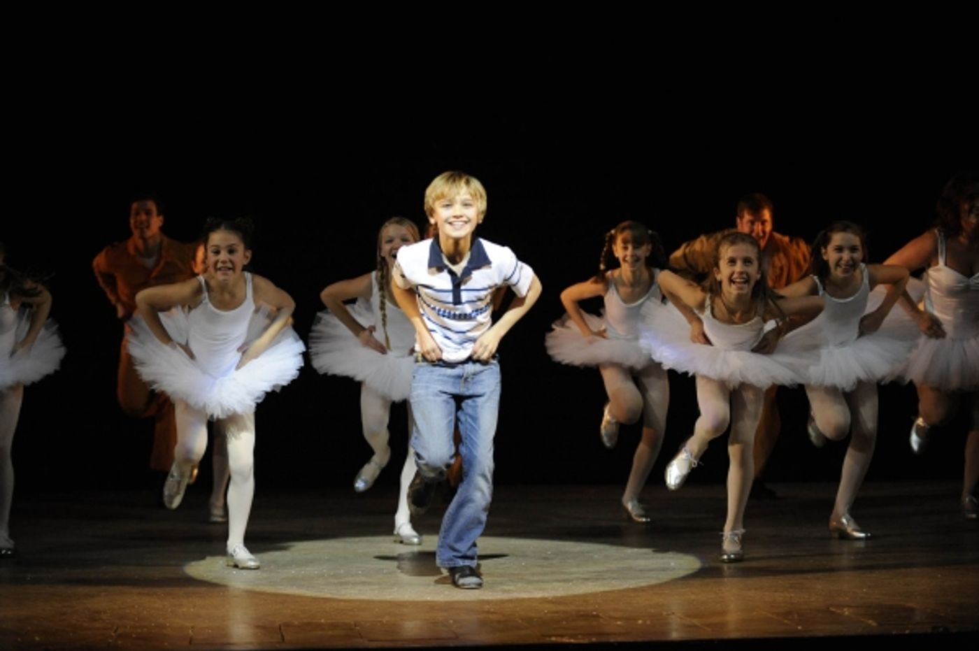 Photo Flash: BILLY ELLIOT Plays Victoria Palace Theatre  Image