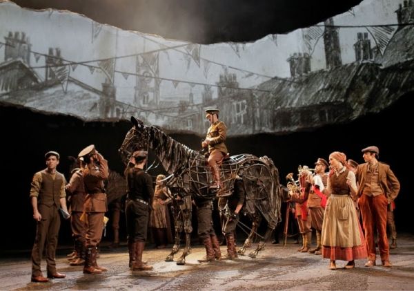 Photos: WAR HORSE at LCT - First Production Shots — photo 4 of 12