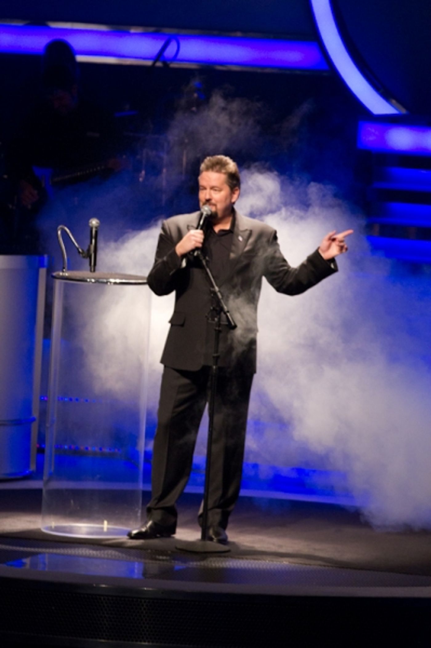 Photo Flash: Terry Fator Celebrates 2-Year Anniversary at the Mirage  Image