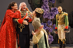  Kate Eifrig (Catherine Petkoff), Peter Michael Goetz (Major Paul Petkoff), Mariko Na Photo