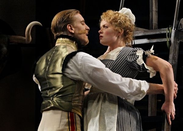 Photo Flash: ARMS AND THE MAN at the Guthrie Theater  Image