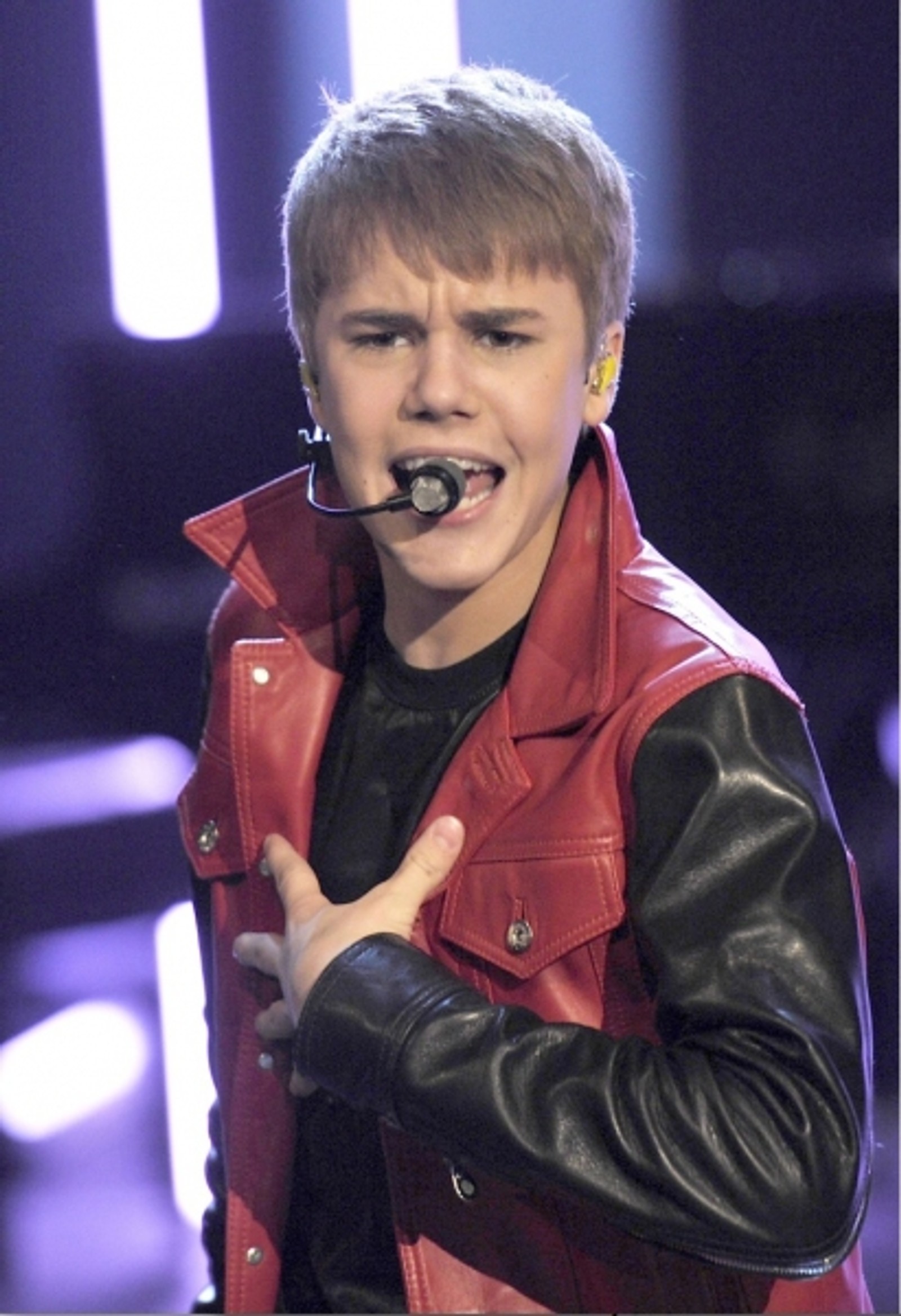 Photo Flash: Justin Bieber Appears on Germany's Bets Talk — photo 3 of 3