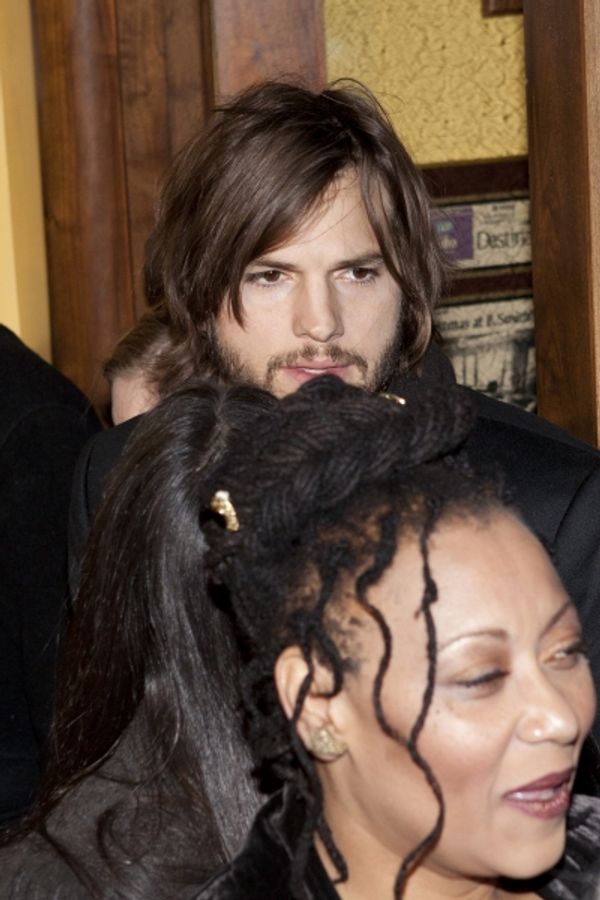 Ashton Kutcher breezing past the press line and Fredi Walker-Browne Photo
