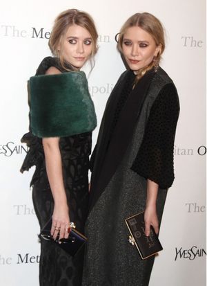 Ashley Olsen and Mary Kate Olsen Photo