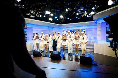 Sutton Foster & the cast of Anything Goes Photo