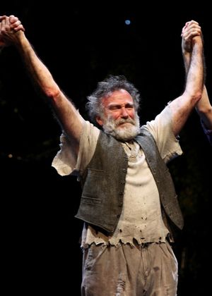 Robin Willams during the Broadway Opening Night Curtain Call for 'Bengal Tiger at the Baghdad Zoo' at the Richard Rodgers Theatre in New York City @ BroadwayWorld Robin Willams during the Broadway Opening Night Curtain Call for 'Bengal Tiger at the Photo